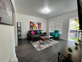 Stylish 2/1 centrally located! - Miami - 9