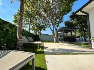 Stylish 2/1 centrally located! - Miami - 2