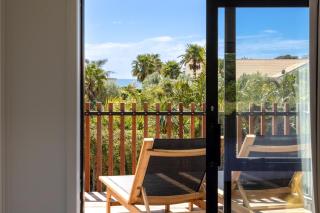 Onetangi Beach Stays Apartment - Coast & Country - 1