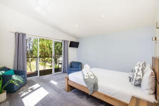 The Cabin - Waterfront with Fireplace - 5 mins to the Bay - Callala Bay - 4