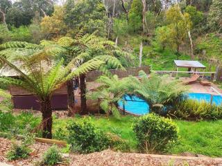 Sweet Water Serenity - Vintage Furnishings - Pool - Frankston South - 2