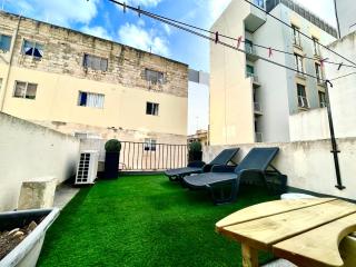 Sliema Townhouse for 12, July Deal, Historic Charm, Steps to Seafront View & Bars & Promenade - Sliema - 6