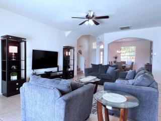 Cozy Family Friendly Pool Home with Game Room-227Y home - Davenport - 5