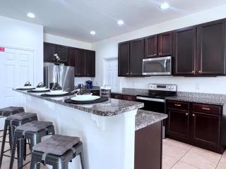 Cozy Family Friendly Pool Home with Game Room-227Y home - Davenport - 3