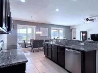 Cozy Family Friendly Pool Home with Game Room-227Y home - Davenport - 1
