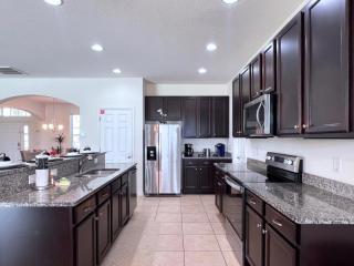 Cozy Family Friendly Pool Home with Game Room-227Y home - Davenport - 2