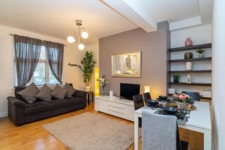 Location! 2 bed/2bath - Pro Host - 4