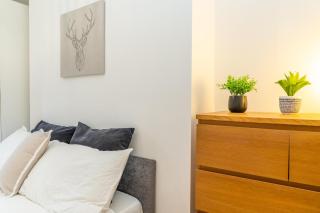 Location! 2 bed/2bath - Pro Host - 7