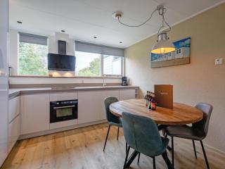 Cozy holiday home with hot tub on Texel - 8