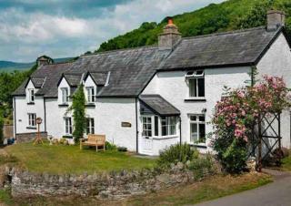 Scenic Couples Getaway in the Brecon Beacons - 3
