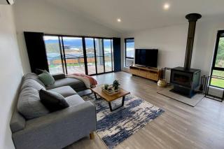 Jindabyne house 1, Modern 1 bedroom home, alpine views & fireplace - 5