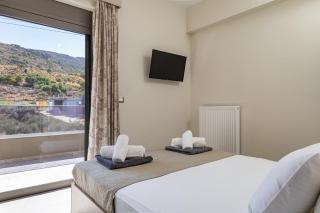 Chris and Stratos villa with private ecologic pool and kid's playground! - Mourniaí - 1