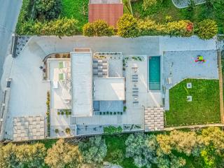 Chris and Stratos villa with private ecologic pool and kid's playground! - Mourniaí - 9
