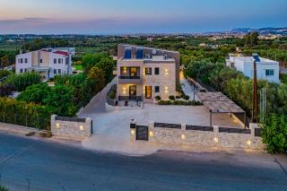 Chris and Stratos villa with private ecologic pool and kid's playground! - Mourniaí - 7