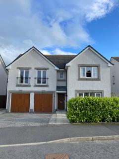 Stunning detached 5-bedroom luxury modern house - Westhill - 0