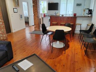 80 m2 appartement indépendant, 4 personnes et plus, piscine et jardin Direct Gare Aéroport - 3