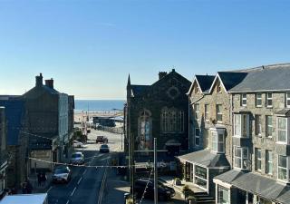 Luxury 4 Bedroom Seaside Apartment - Glan Y Werydd House - 5