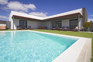 Luxury Los Mojones Villa Short Walk To Old Town Private Heated Pool Villa Los Mojones Angie Puerto Del Carmen - Tías - 0