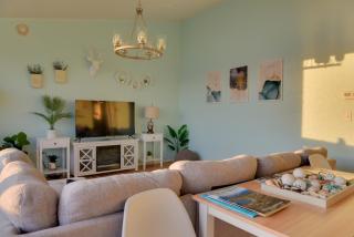 Oceanfront Kenai Villa with Fireplace and Deck - Kenai - 9