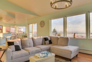 Oceanfront Kenai Villa with Fireplace and Deck - Kenai - 3