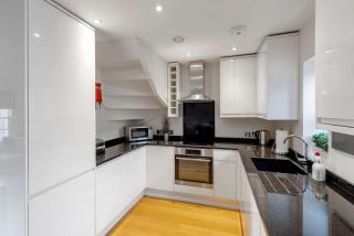 Fantastic 3-bed house with parking - Bath - 2