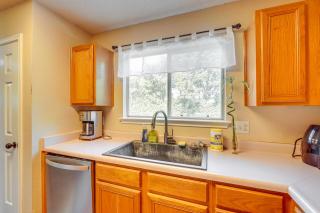 Pet-Friendly San Antonio Retreat with Private Yard! - San Antonio - 4