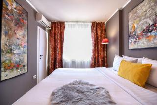 Downtown Oasis: Central Apartments with Cozy Charm - 5