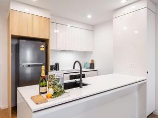 BrandNew Two Bed Apt in Surfers Paradise with Carpark - Gold Coast - 3