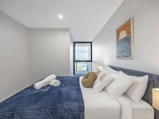 BrandNew Two Bed Apt in Surfers Paradise with Carpark - 2