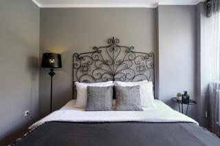Downtown Oasis: Central Apartments with Cozy Charm - Bucharest - 4