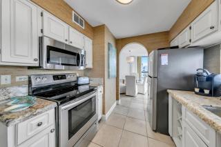 Mainsail 131 - Beachfront 2BR with Free Seasonal Beach Service - 9