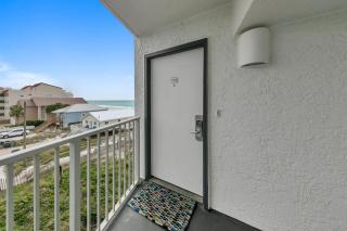 Mainsail 131 - Beachfront 2BR with Free Seasonal Beach Service - 1