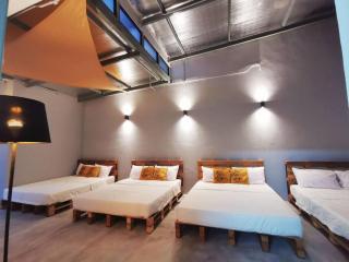 Ipoh town centre glamping home 13pax - Ipoh - 0