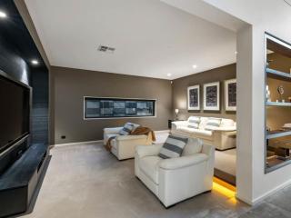 Sublime Contemporary Designer Villa with Pool and Sauna - 1