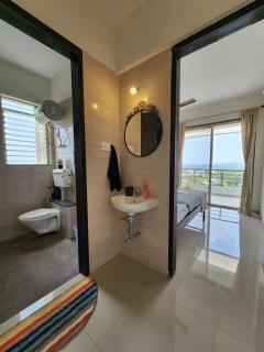 Trinity Stays Nashik - Mountain view apartment close to Sula - Nashik - 3