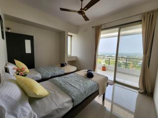 Trinity Stays Nashik - Mountain view apartment close to Sula - Nashik - 7