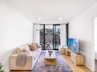 Comfortable 1BR Apt with pool and carpark - Gold Coast - 0