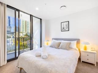 Comfortable 1BR Apt with pool and carpark - Gold Coast - 8