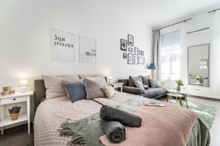Sun-splashed Retreat in the Heart of a Vibrant Quarter - Budapest - 0
