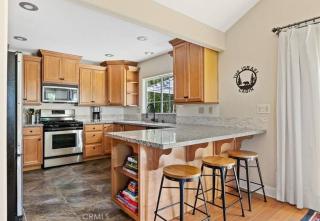 Charming Getaway Cabin - 1