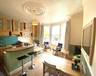 Lovely Victorian Apartment in Clifton Village - Bristol - 9