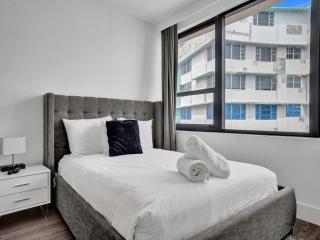 Gorgeous Miami Beach Condo Beach Service 1614 - 8