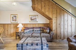 Shuttle to Slopes and ski home to this cozy three bedroom condo Whiffletree G8 - 2