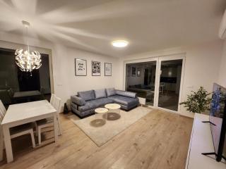 BA Apartment with free garage parking, huge outside area - Bratislava - 4