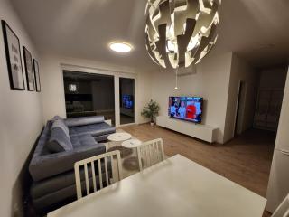 BA Apartment with free garage parking, huge outside area - Bratislava - 3