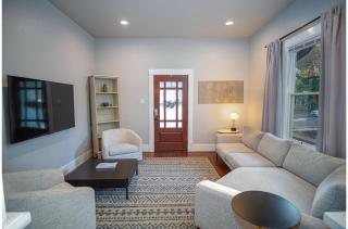Chic Downtown Farmhouse with Garden and BBQ Grill - 7