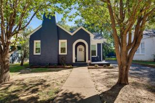 Walkable Tyler House with Deck half Mi to Downtown! - Tyler - 0