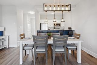 2 Bedroom Condo only steps to the Village! - 1