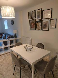 Exquisite Long-Term Living in Cardiff's Heart - 4