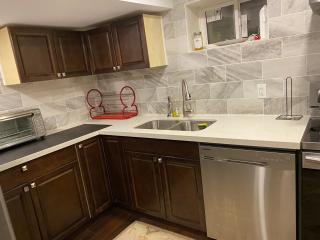 Beautiful Lower level 2 bedroom aprt - Toronto - 4